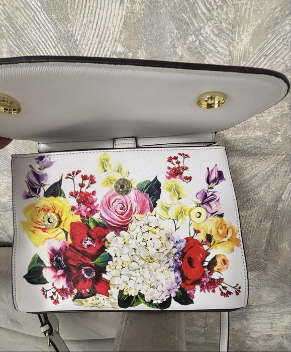 Geanta cu flori deosebita