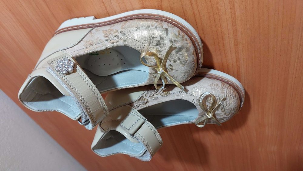Pantofi fetita 3-4 ani, marime 23