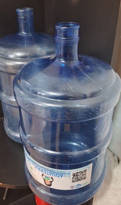 Бутыль емкостью 19 л.