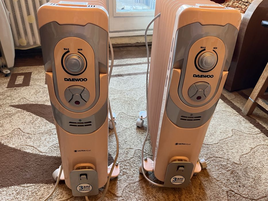 Vand 4 radiatoare + 13 role tapet