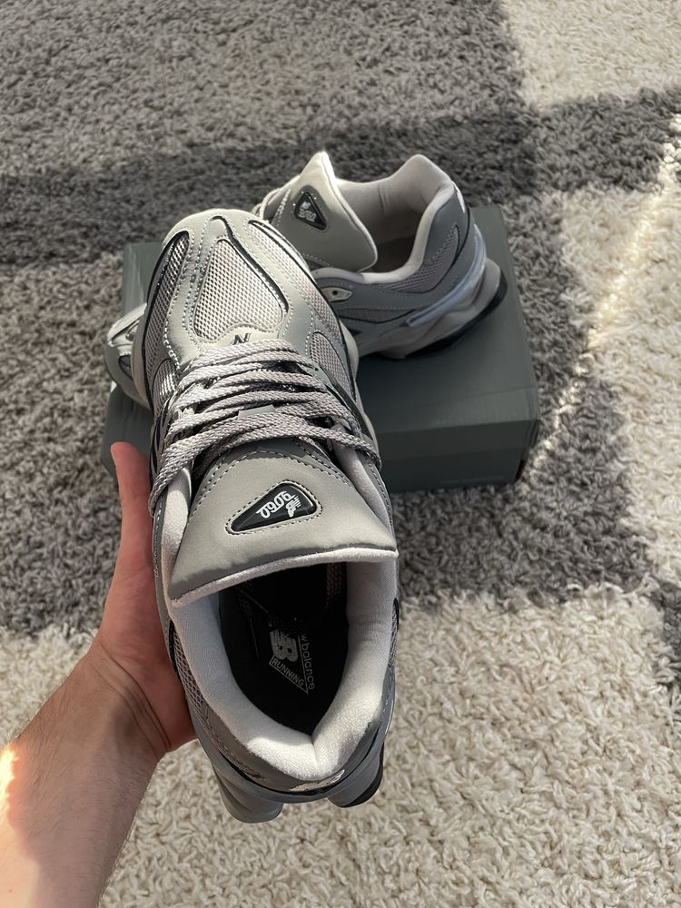 Adidasi New Balance 9060