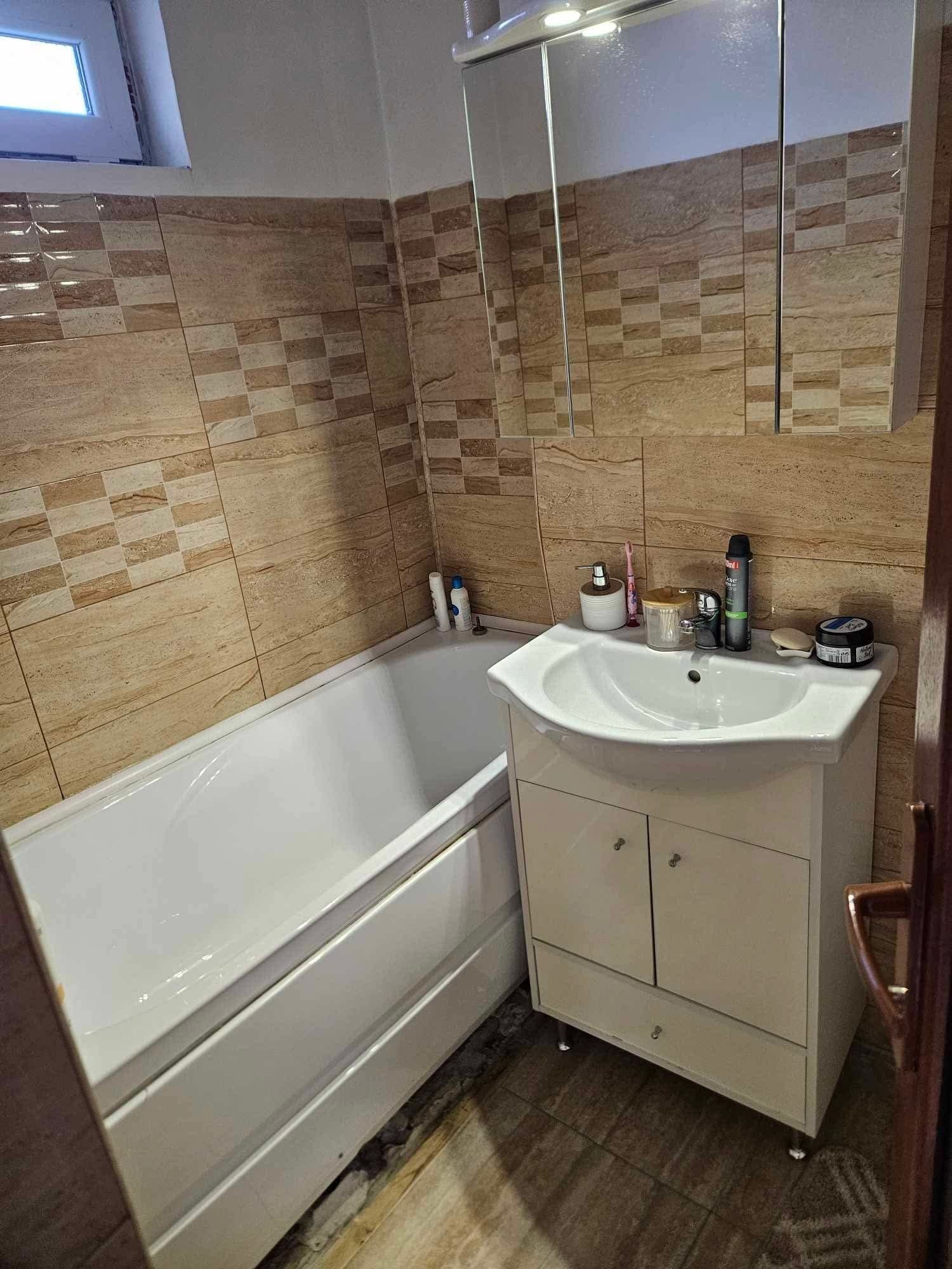 Vand apartament total renovat