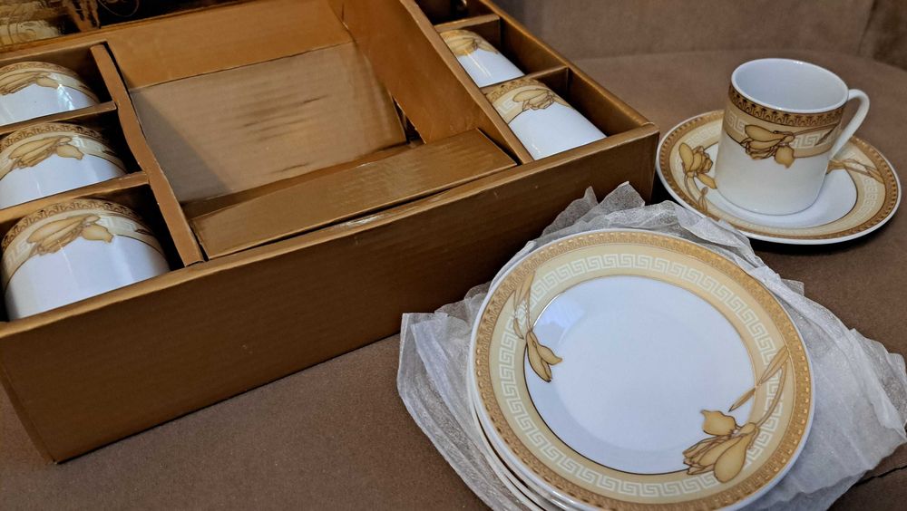 Нов сервиз за кафе в златист цвят и в собствена кутия