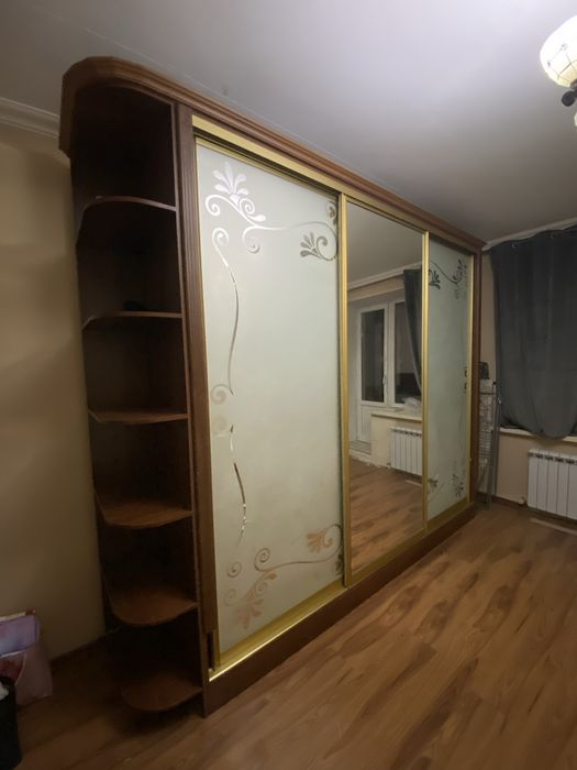 Продам шкаф-купэ с зеркалом