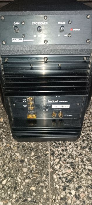 Axton активен субуфър