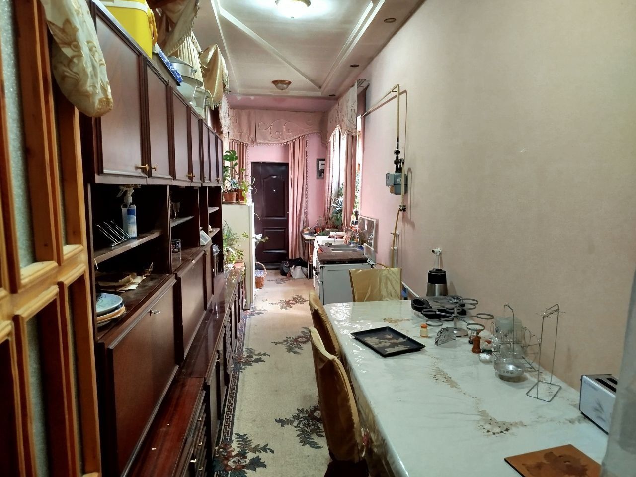 Продам дом- квартира на земле общей площадью 184 кв метров большой зал