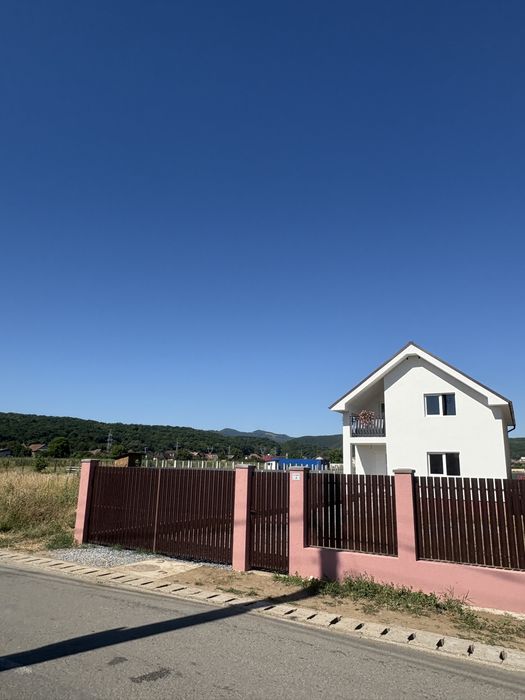 Casă individuală semifinisată în Gilău , zonă centrală. Preț 159000 €