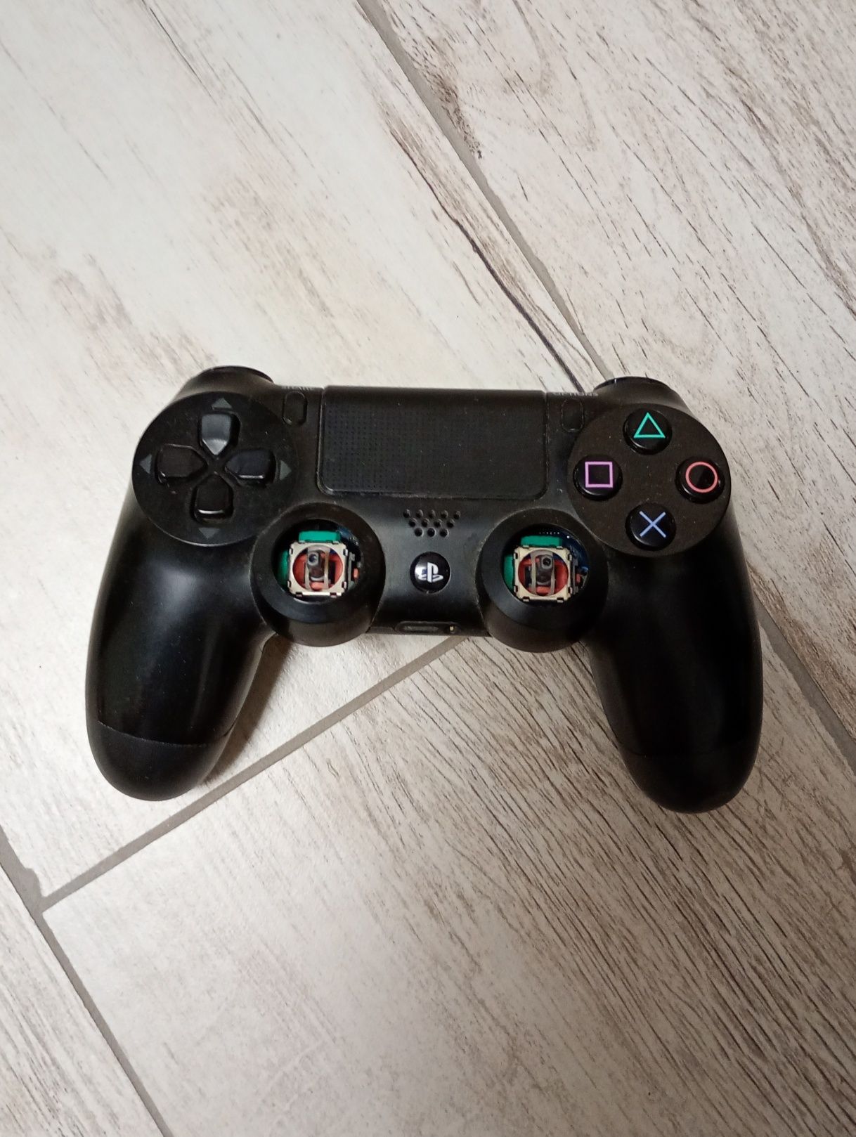 Ps 4 fat с игри и 1 джойстик