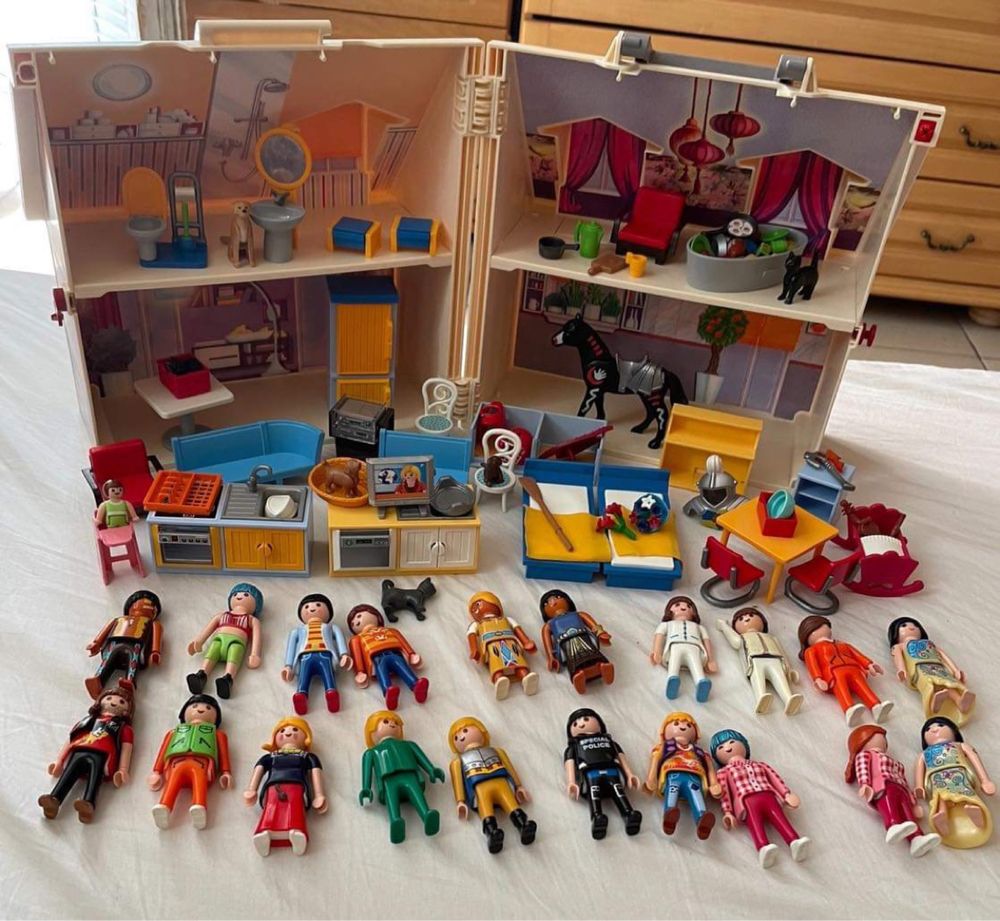 Playmobil къща + 20 фигурки