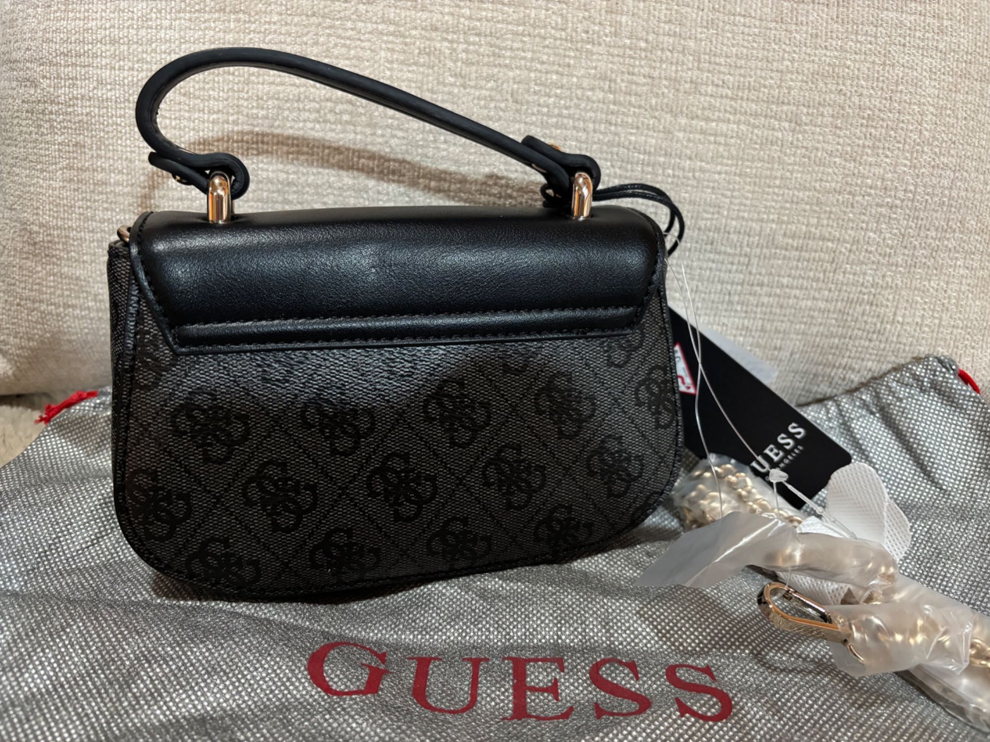 Мини Чанта Guess !