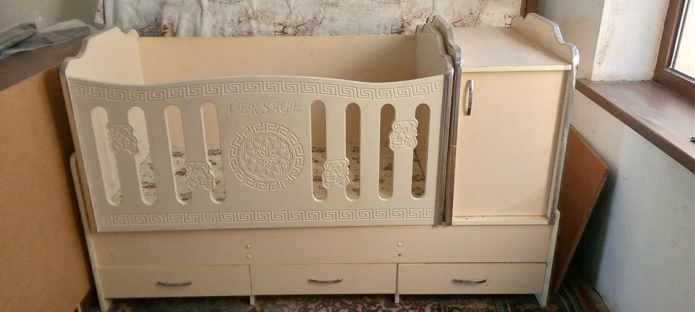 Ideal holatda detski krovat juda yaxshi holatda kelib kurib olib maqul