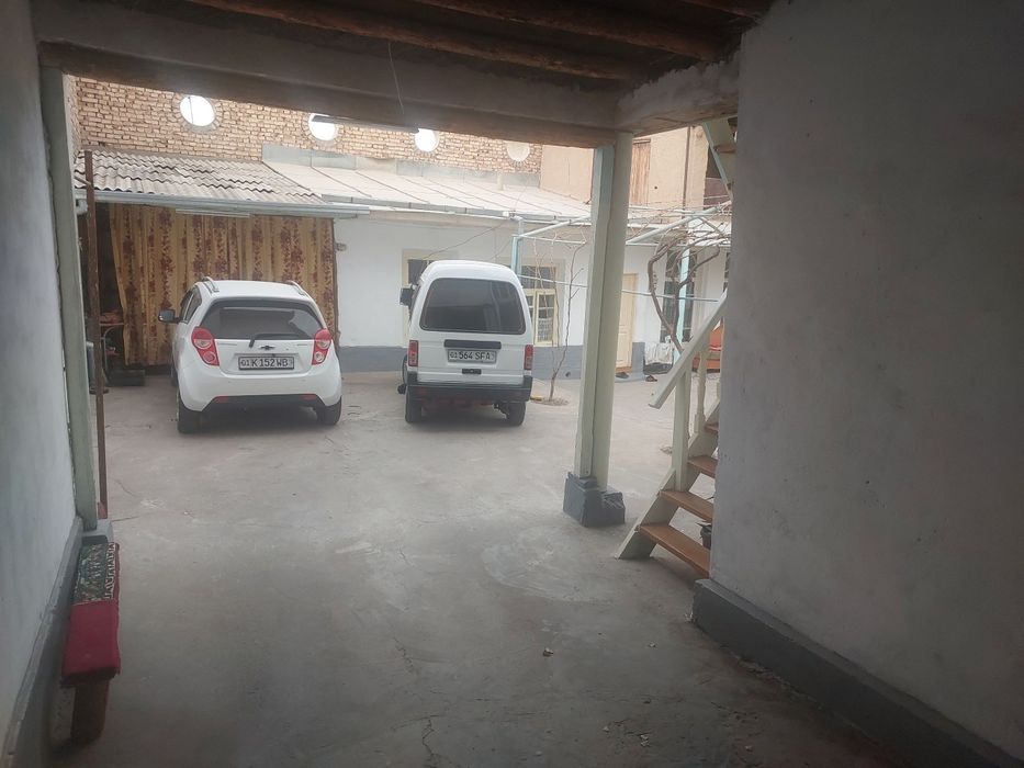 Шайхонтохур тумани Чорсу Куштут махаллада3,5сотих ховли сотилади.