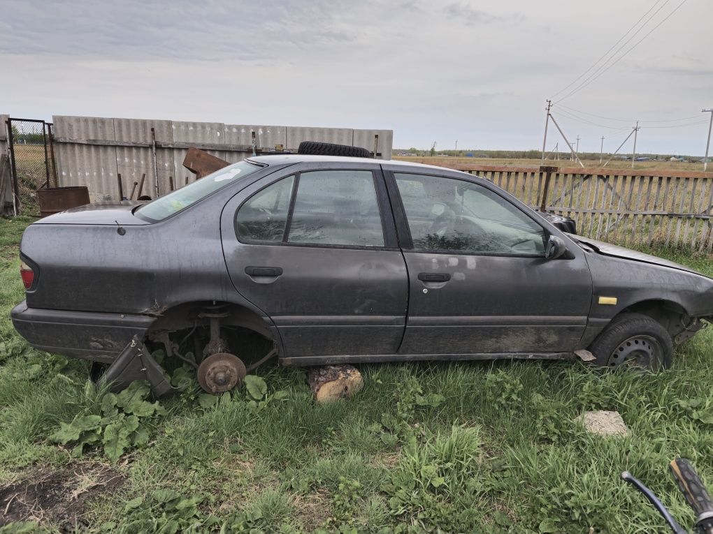 Продам нессан на разбор