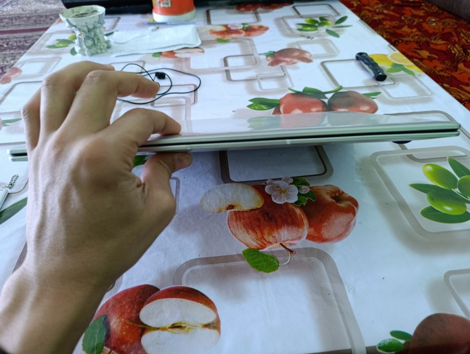 Новый ноутбук серый