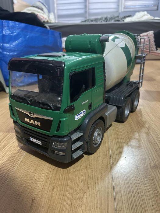 Камион играчка бетоновоз MAN
