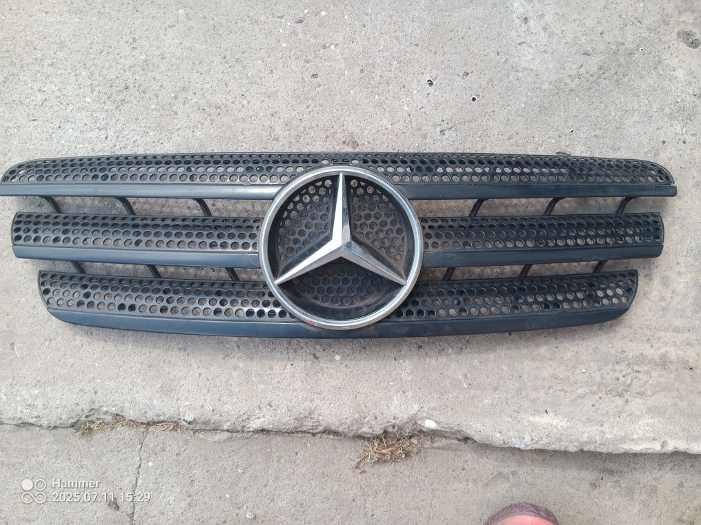 Продавам маска за Mercedes Ml 163
