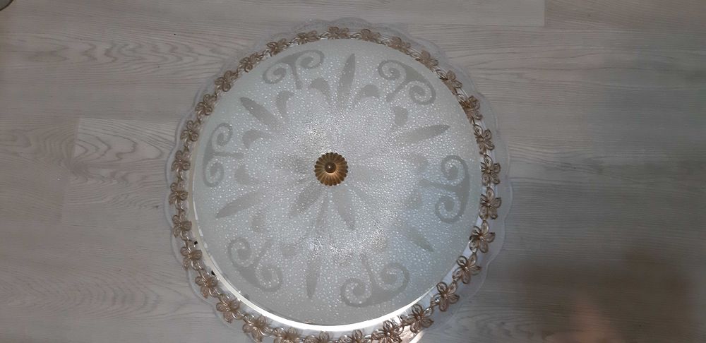 Продам люстру, очень красивая, три света/ ЧАСЫ настенные/ ВЕСЫ напольн
