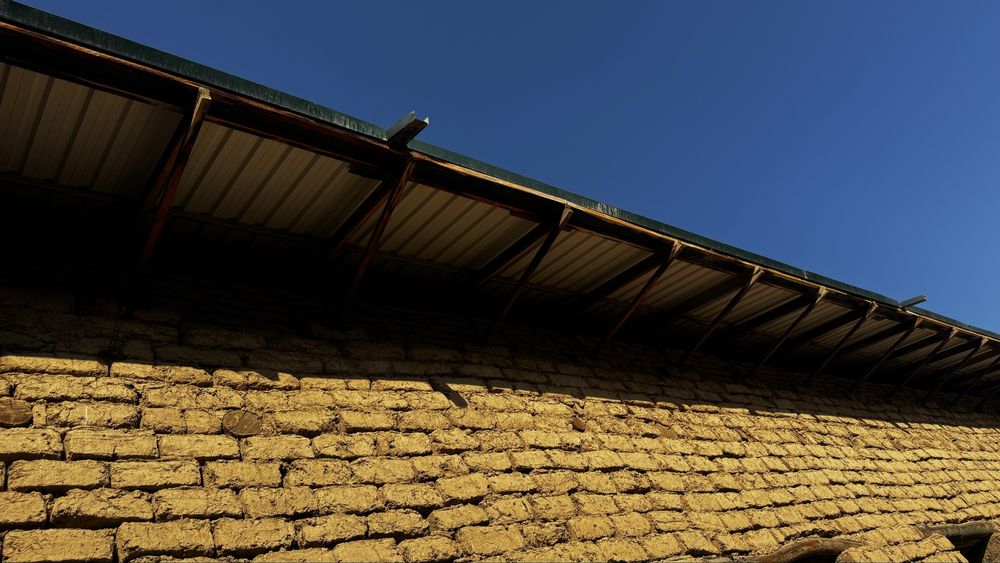 Участка сотилади ( аэропротда, хавоси тоза ва тинч жойда )