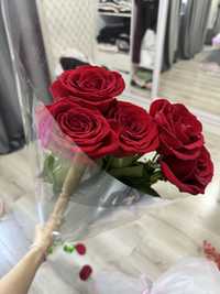 Свежий букет цветов,метровая роза
