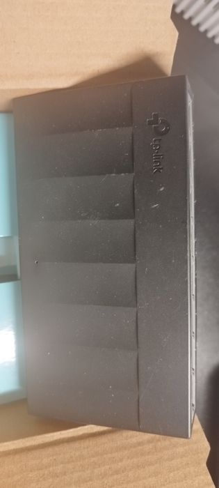 Switch gigabit 8 porturi  Tp-link LS1008G