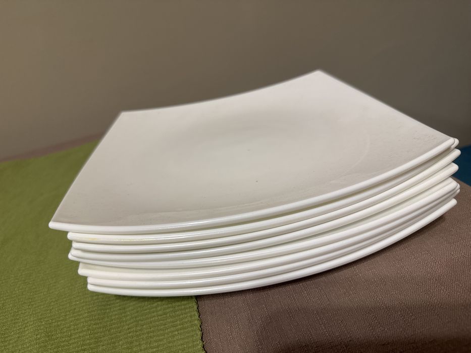 Продам набор тарелок