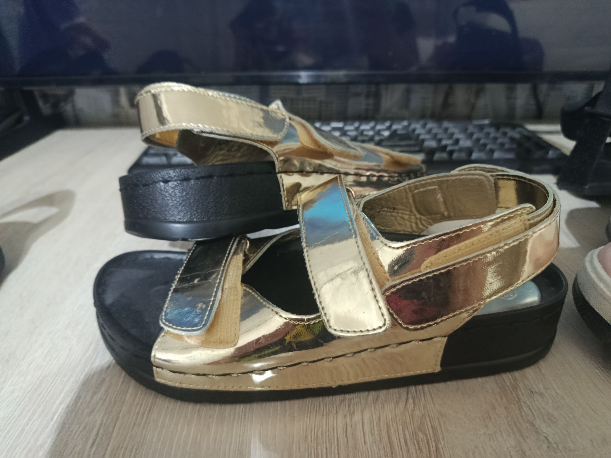 Продам женские шлепки