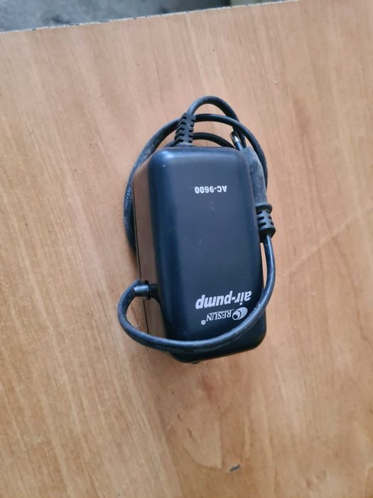 Pompa aer acvariu - pesti , in stare de functionare 1.5L/min 2.5W