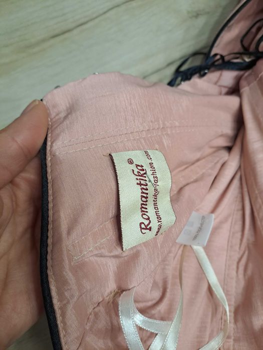 Romantika официална рокля