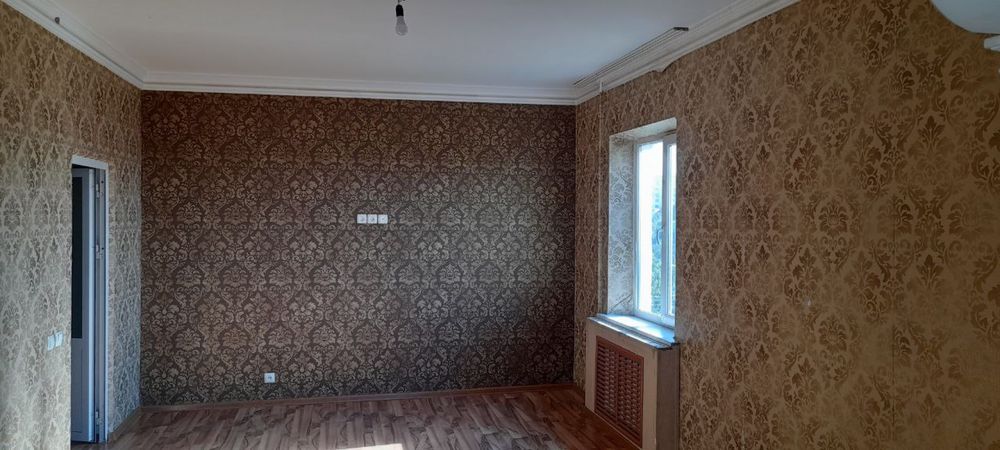 Jar arqi 2 xonaliy uy 4 etaj remonti bor maktan bogcha magazin yonida