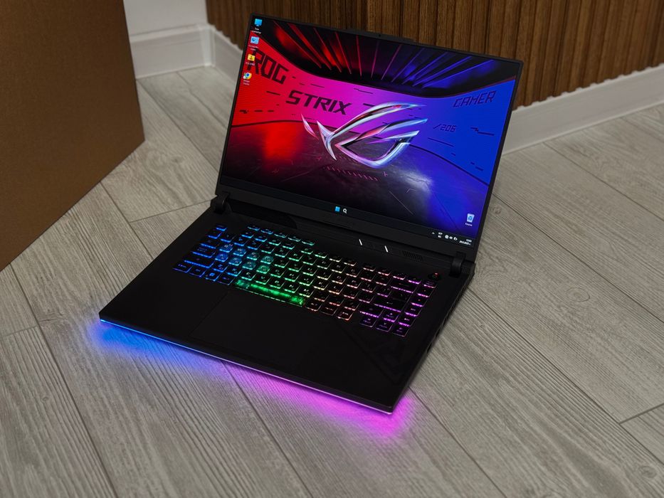 16.0 IPS 165hz/ RTX 4060 8GB/i7 13650HX /32GB / 1TB SSD/ Rog Strix/RGB
