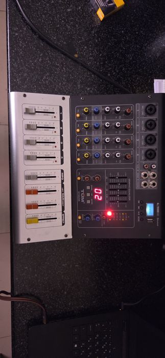 Микшерный пульт.