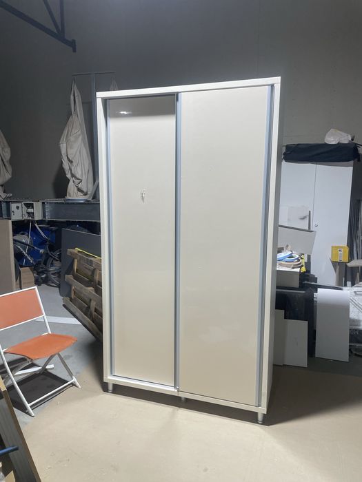 Vand  pantofar cu usi  mdf culisante nou dimensiune 2350  450. 1300