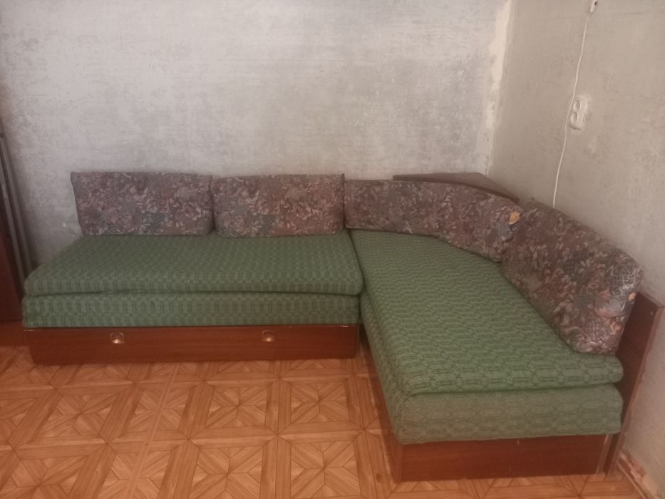 Угловой диван отдам