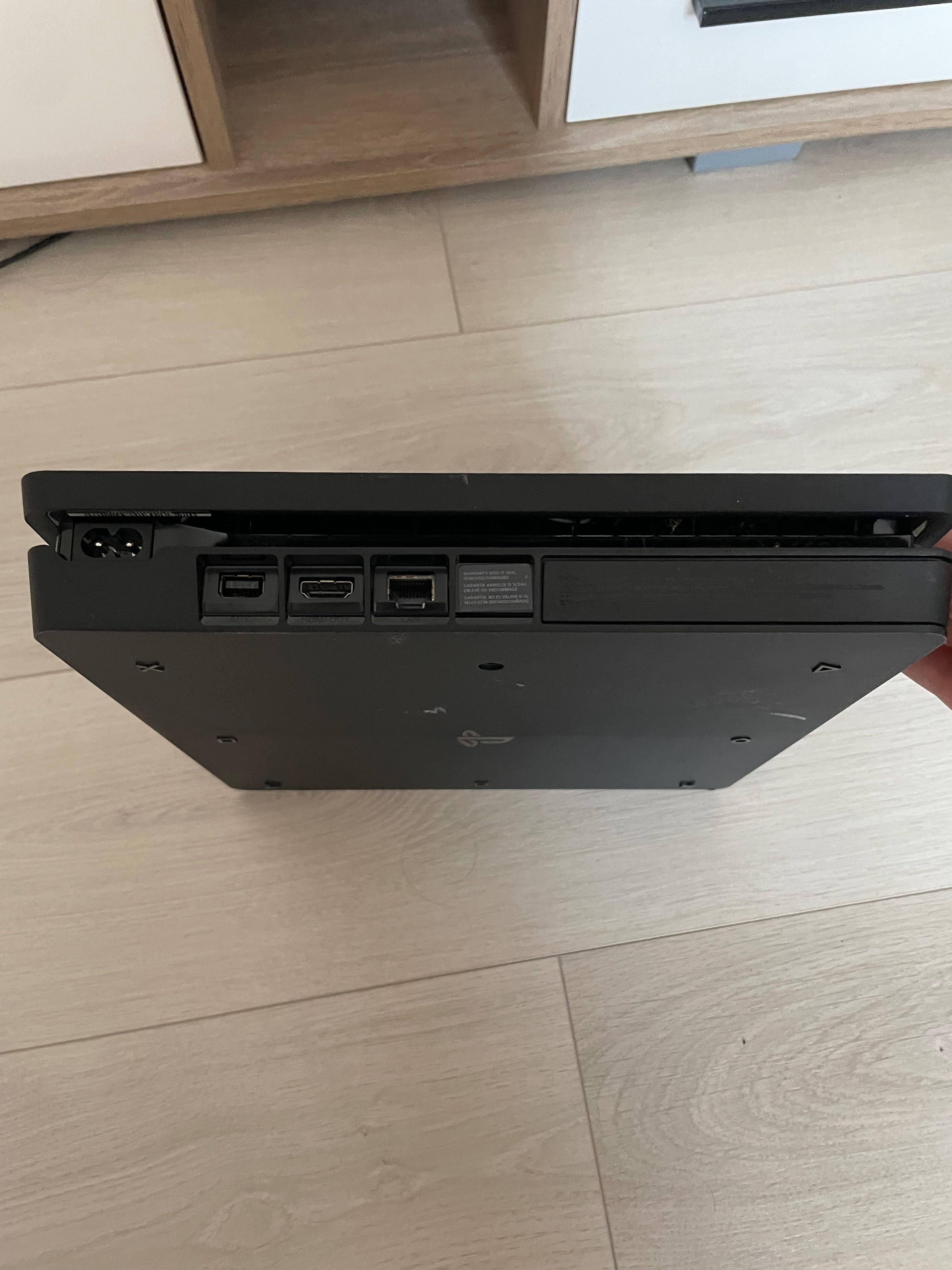 PS4 Slim 1TB с налични игри - Fifa 22, UFC 3, GTA V, NFS PAYBACK и др.