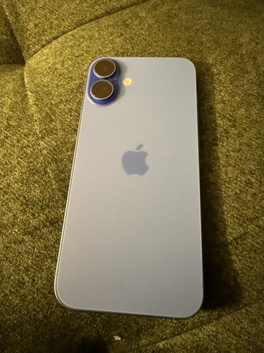 Iphone 16 plus с гаранция