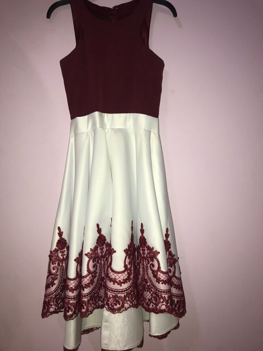 Rochie elegantă cu detalii