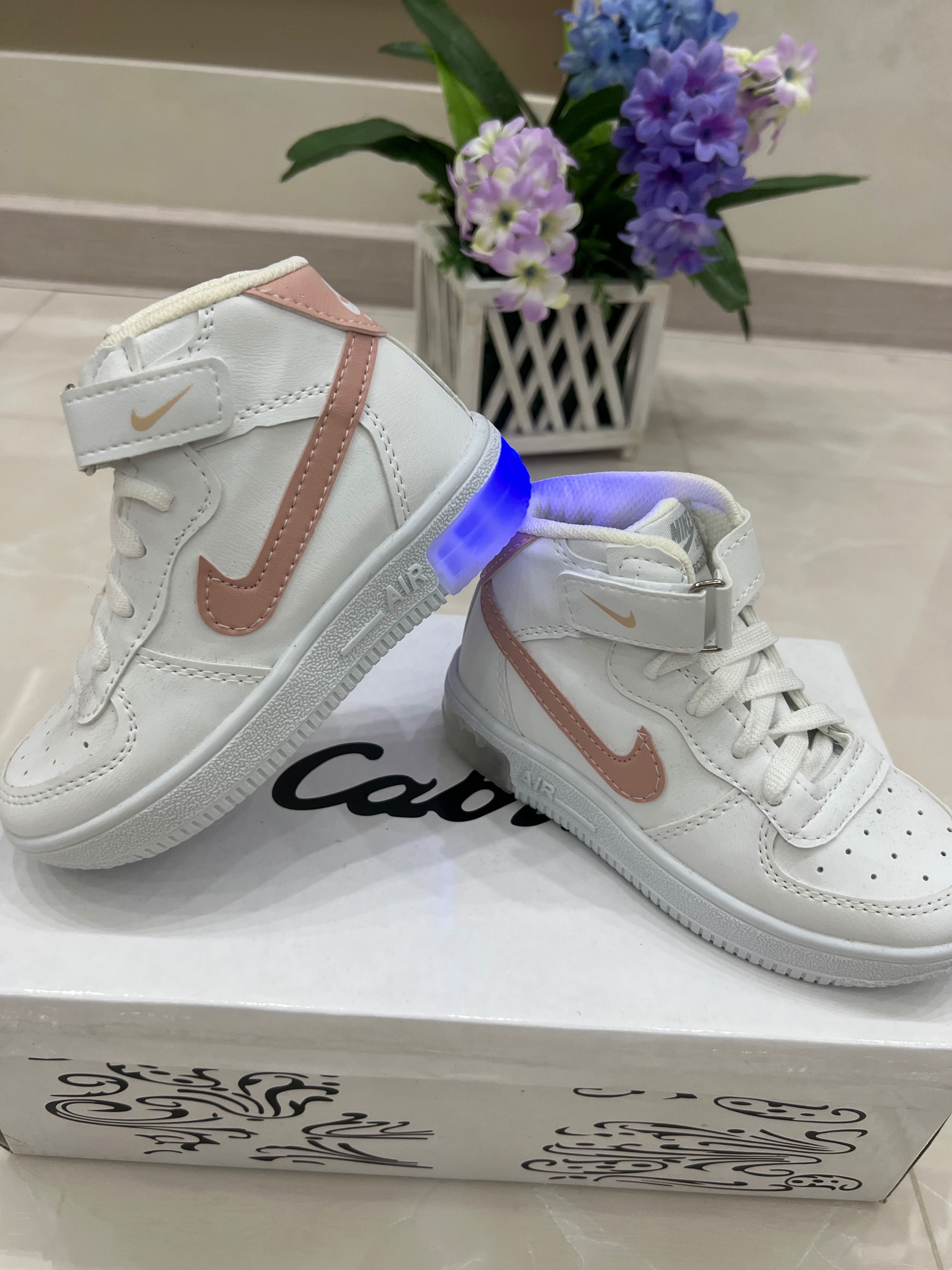 Светещи високи кецове Nike Air