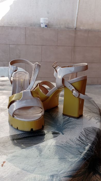 Ayollar uchun oyoq kiyimlar