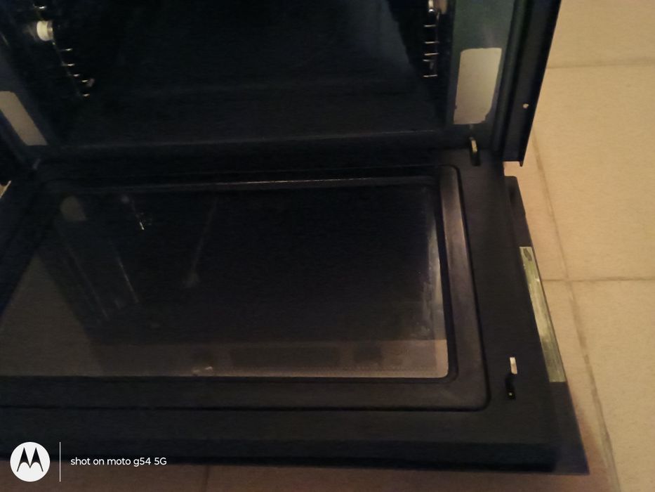 Фурна за вграждане SAMSUNG FQ159ST с микровълнова функция и грил