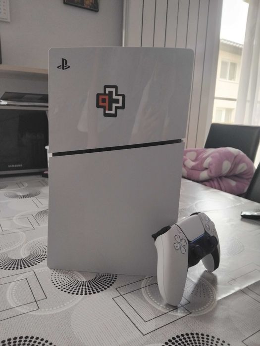 Vand Ps5 fortnite edition fara disk,1Tb si 120 de frameuri urgent!