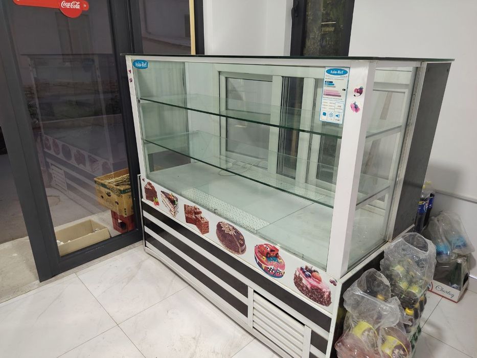 To‘rt pirojniyla uchun vetirina xaladilnik