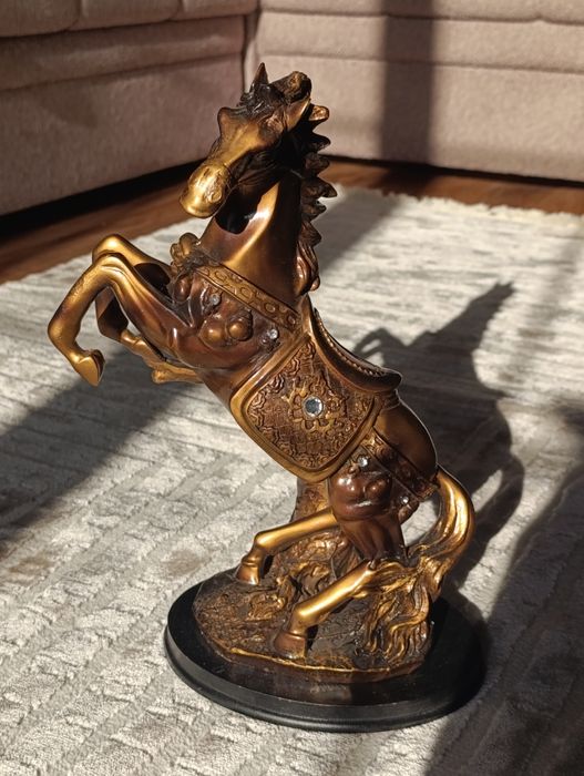 Продам 4 декоративных коня