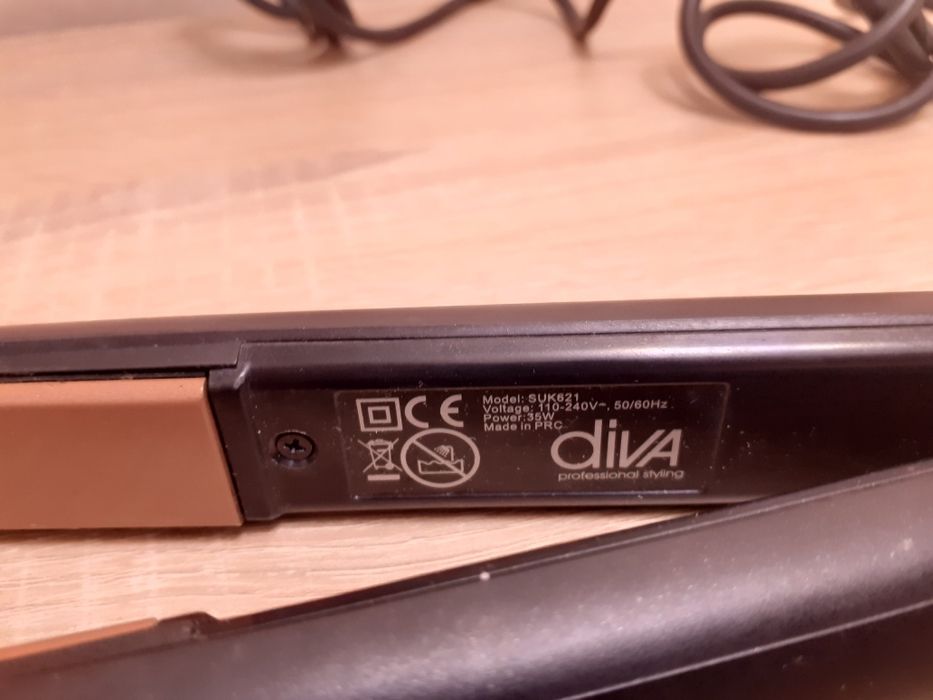 Vând urgent placa diva +cadou undulator de par