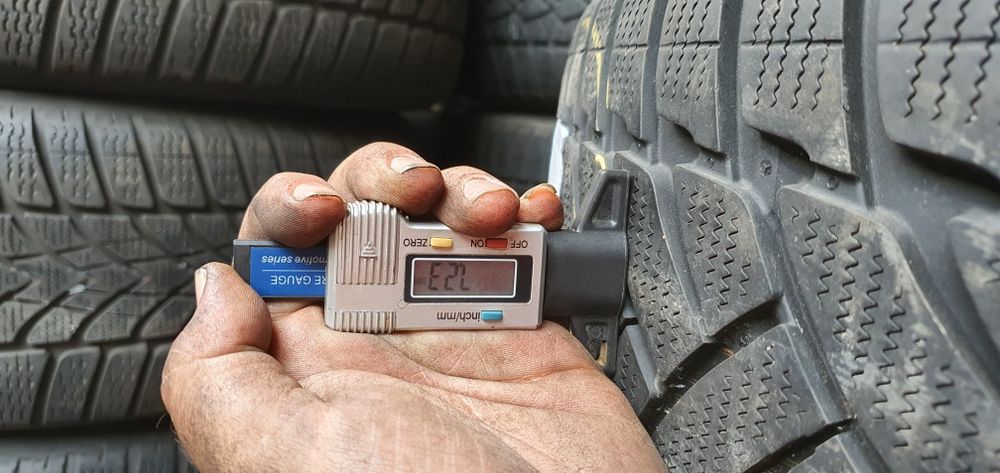 Гуми 4бр 225/50/17 - 1бр  - 65лв