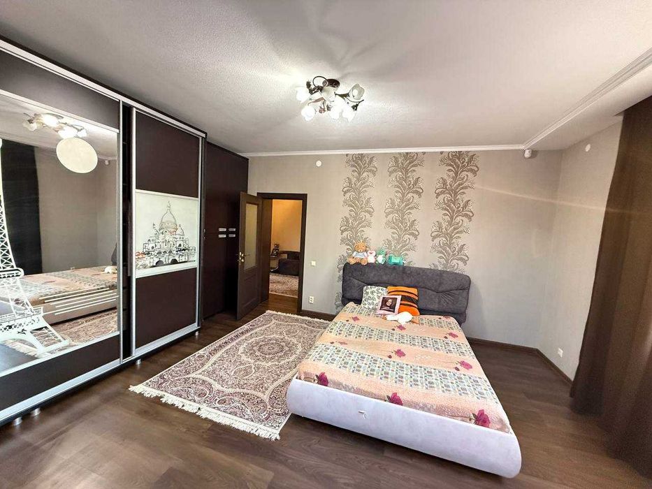 Продается  коттедж в центре города. Можно под коммерцию