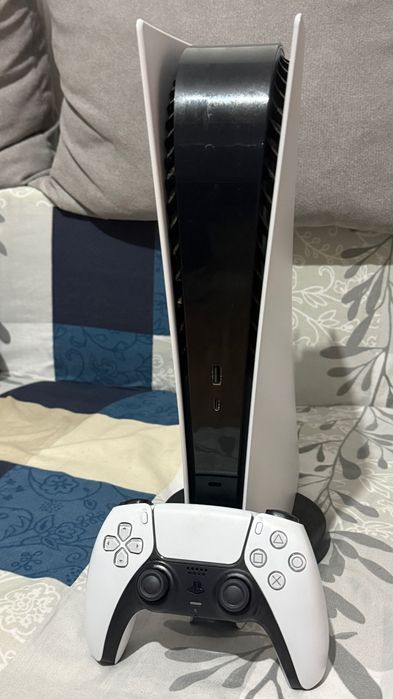 Vând urgent Play Station 5 digital edition