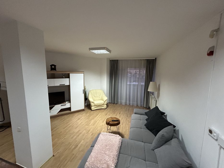 Persoana fizica inchiriez apartament