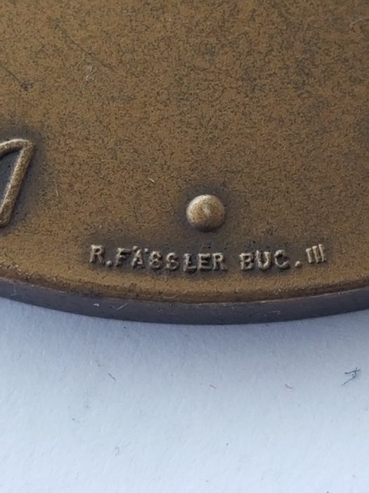 Medalie Doctor C Angelescu Creatorul Facultatii de Farmacie 1934 Jalea