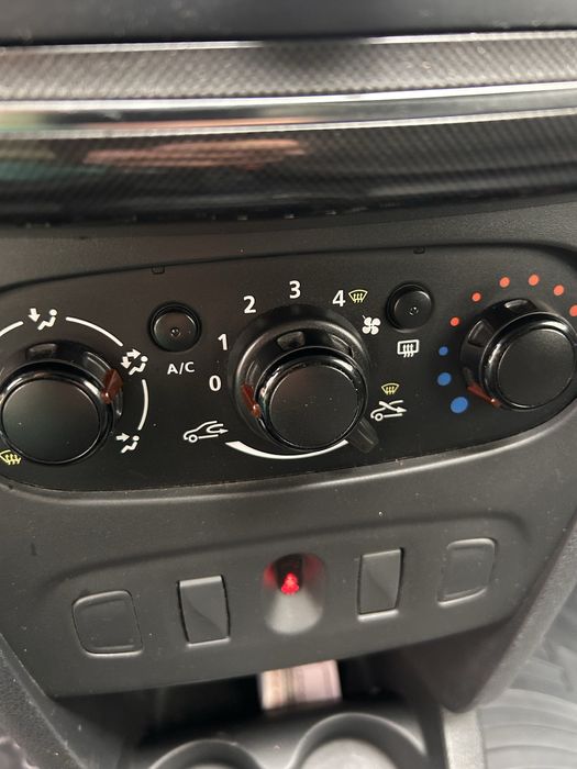 Dacia Logan 2017 1.0 L benzina+GPL A/C functional stare buna vari +/-