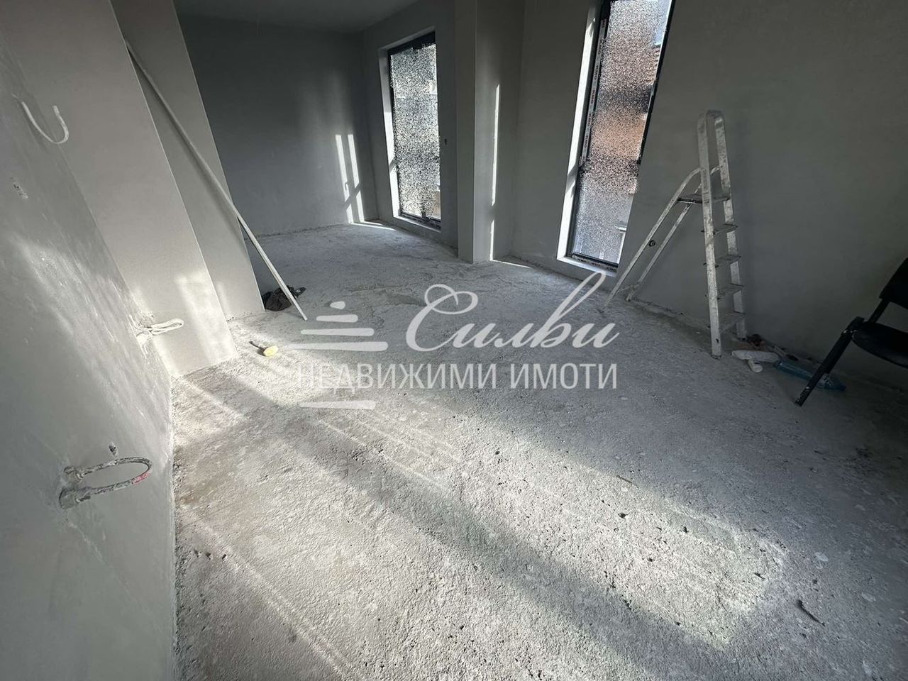 Продава се Тристаен апартамент в Търговище, Център - 120 кв.м за 1186 €/кв.м - Снимка #1